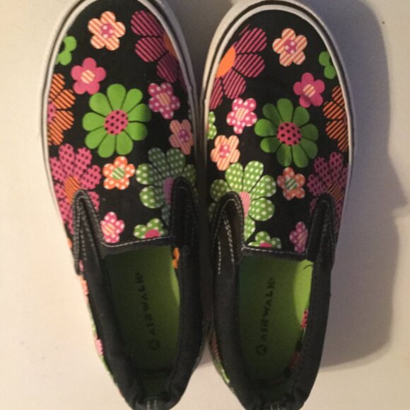 Floral Airwalk sneakers size 6.5 excellent condition Black with bright floral - Picture 1 of 6
